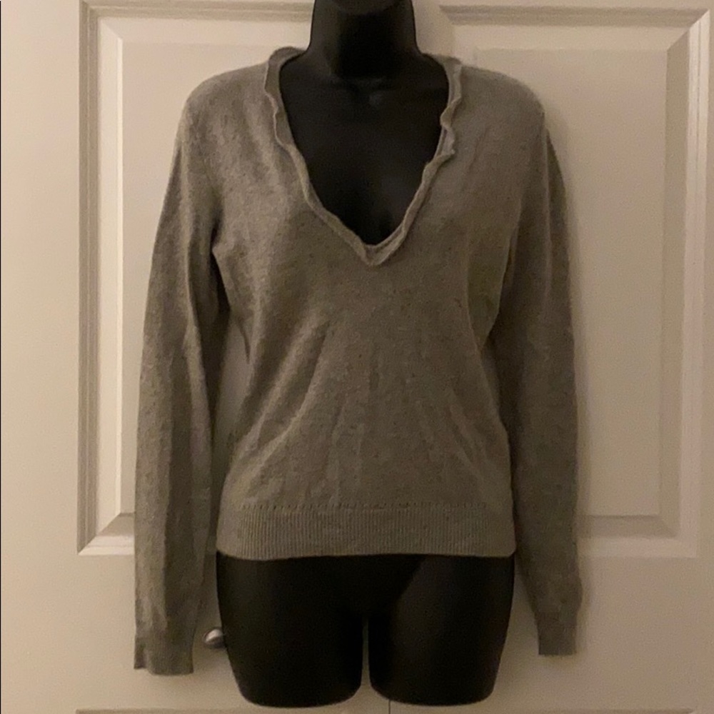 NWOT Ralph Lauren black label cashmere ruffle v-neck sweater M
